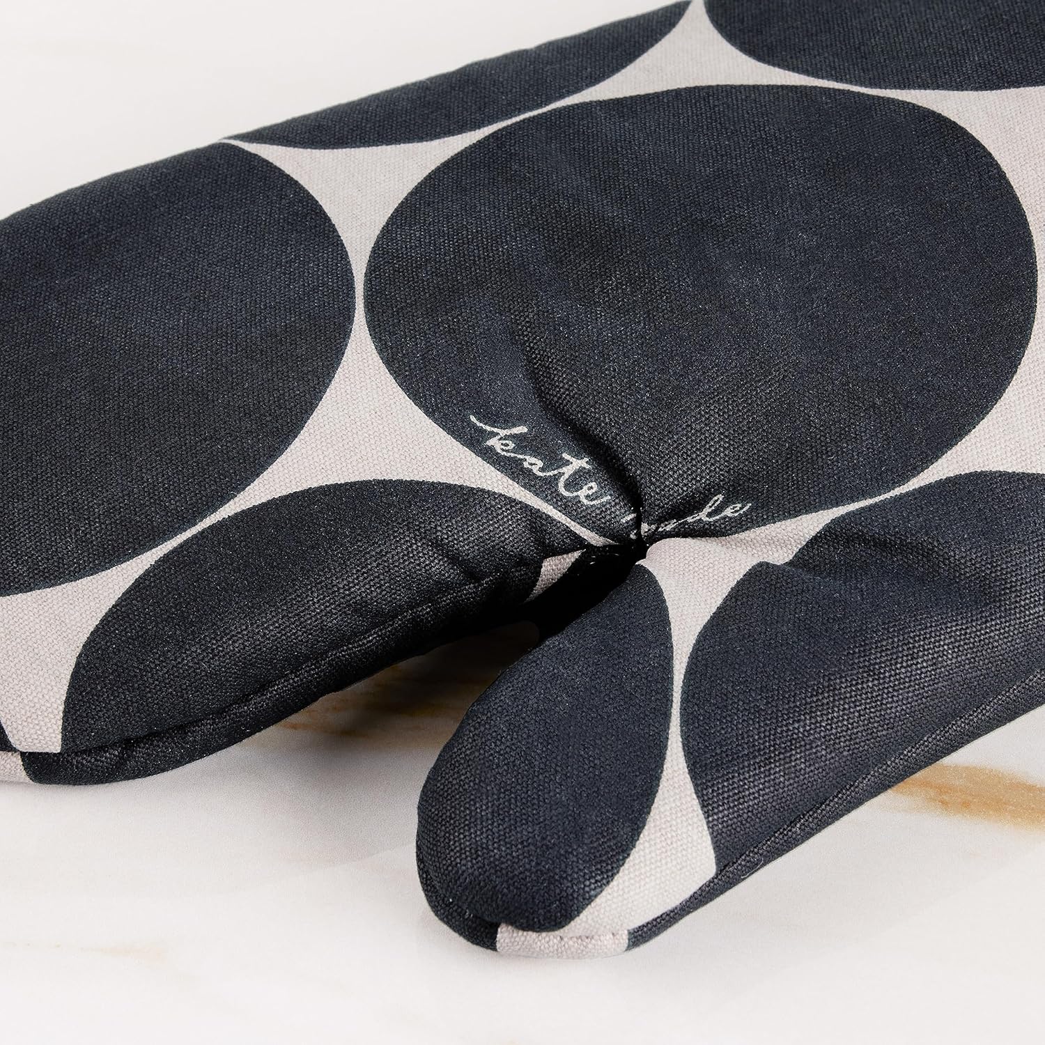 Kate Spade New York Joy Dot Oven Mitt & Pot Grabber 2-Pack Set, 7" x 13", 8" Round, Black/Beige - Image 6