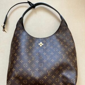 Louis vuitton Fower Lock Shoulder Hobo bag with pouch!-Excellent condition