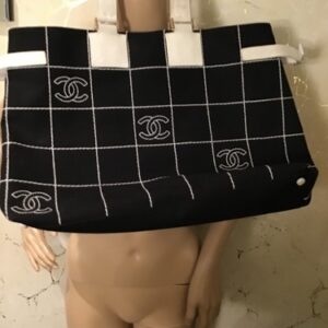 ,975 Chanel Black & White Handbag /Bag/Tote New. Holiday price ,975 Chanel Black & White Handbag /Bag/Tote New. Holiday price
