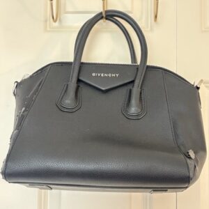 Givenchy Antigona Bag Medium – Black Boxed Leather Givenchy Antigona Bag Medium – Black Boxed Leather
