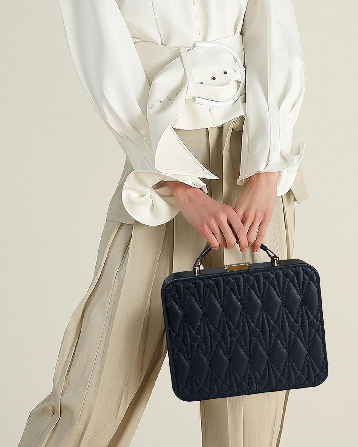 V-LAFUY Jewelry Box for Women, Travel Jewelry Organizer Case with Jewelry Tray for Rings Earrings Necklaces Bracelets Watches, Black - Image 5