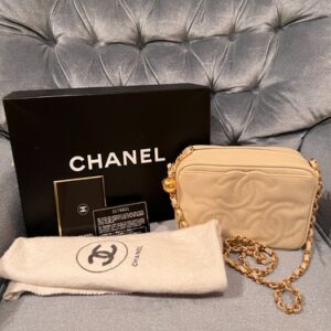 Vintage CHANEL Golden Ball Vanity Case Light Beige Caviar Vintage CHANEL Golden Ball Vanity Case Light Beige Caviar