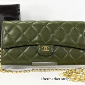 Chanel Matelasse Lambskin Wallet rich Green Shoulder Bag A6CL51xx w/Dust Bag✨ Chanel Matelasse Lambskin Wallet rich Green Shoulder Bag A6CL51xx w/Dust Bag✨