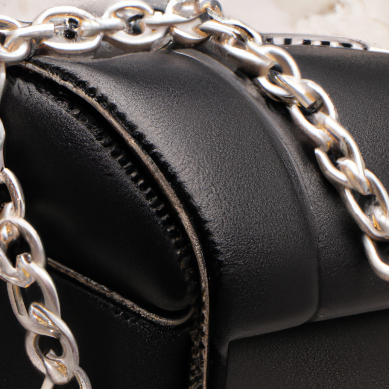 Review: Chanel Shoulder Bag Bicolore Chain Lambskin 253737