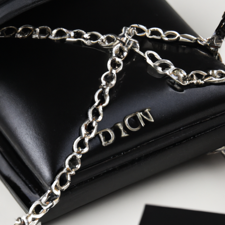 Review: DIOR Clutch Crossbody black Chain Evening Bag cosmetic makeup pouch trousse NEW
