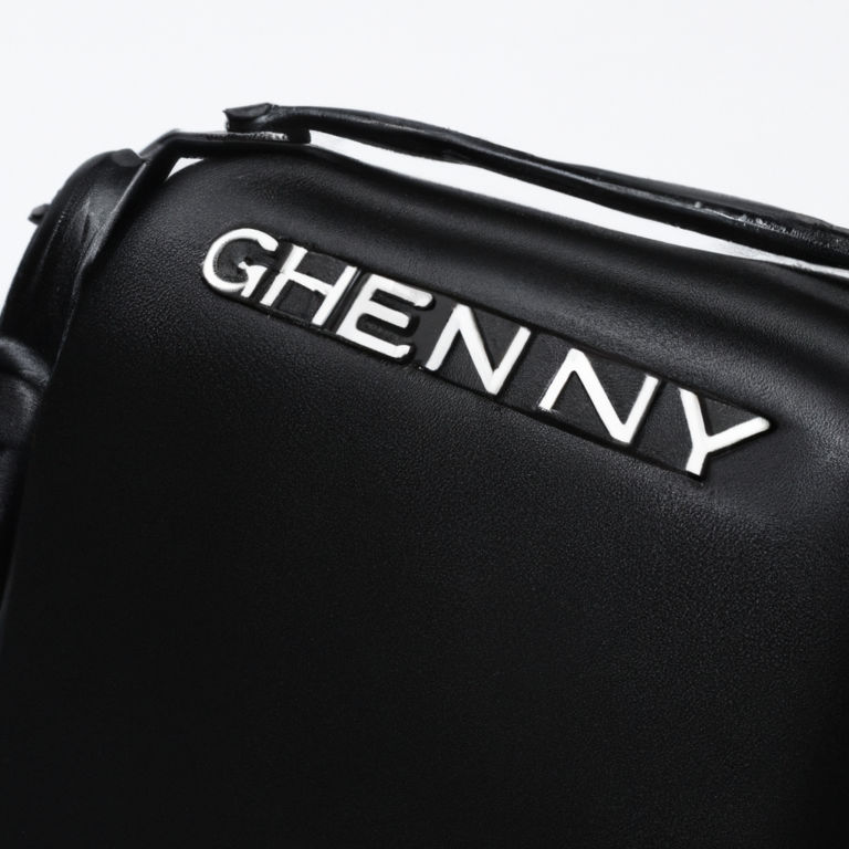 Review: GIVENCHY 4G Logo Handbag Accessory Pouch Shoulder Bag Nylon Leather Black