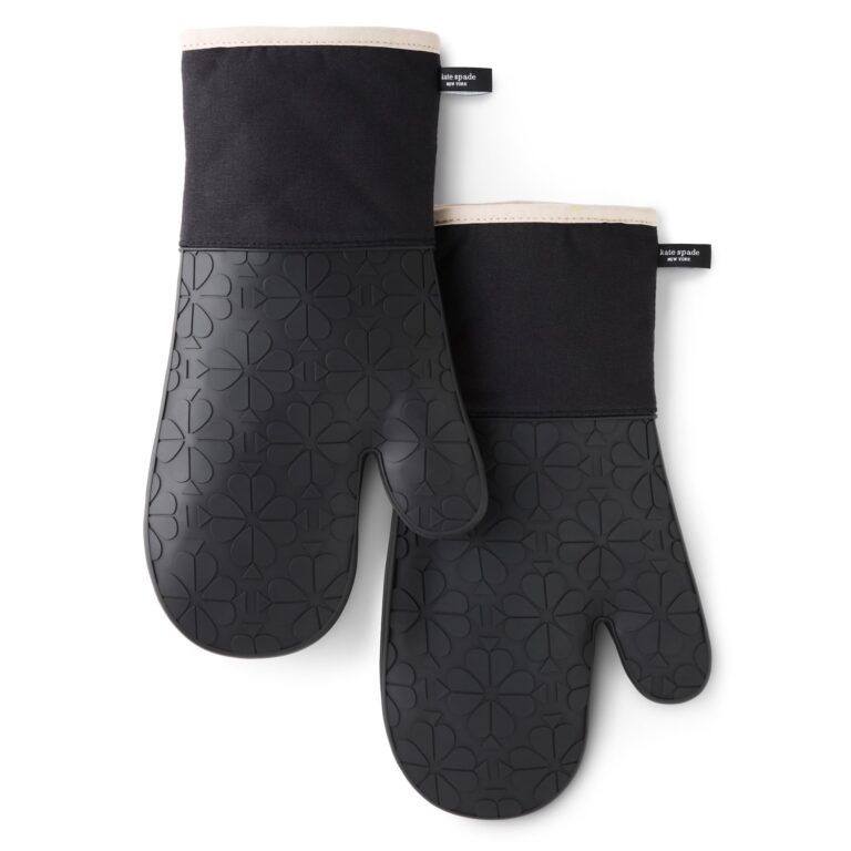 We Tested Kate Spade New York Joy Dot Oven Mitt…