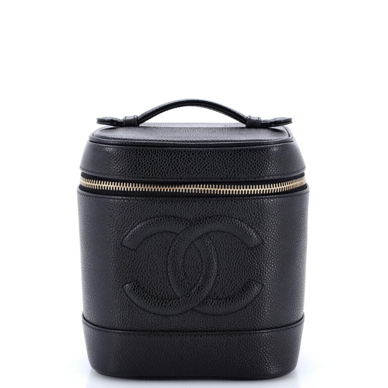 Review: Chanel NIB Black Classic Zipped Pouch in Cavier (2026…